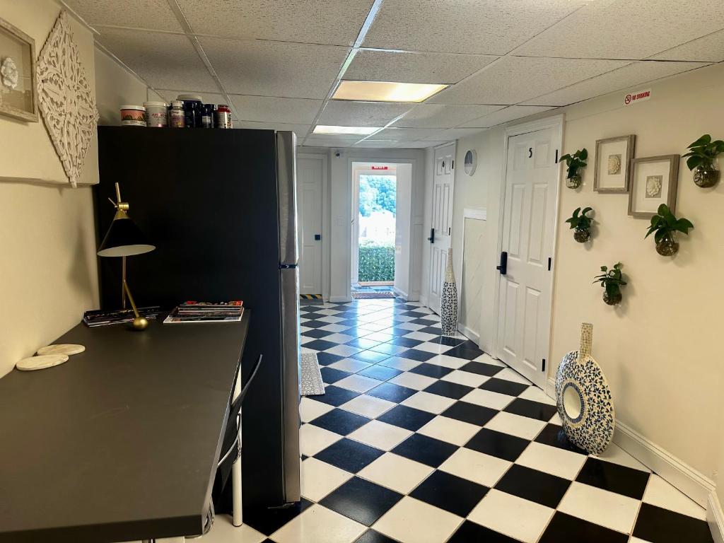 Kuchyň nebo kuchyňský kout v ubytování 6-A Diamond in Yonkers, NY
