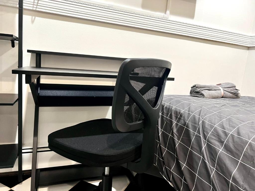 Postel nebo postele na pokoji v ubytování 6-A Diamond in Yonkers, NY