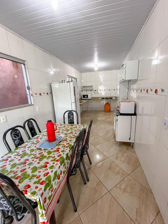 Kuchyň nebo kuchyňský kout v ubytování Casa Santos - Pirenópolis