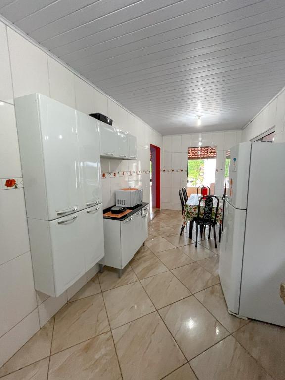 Kuchyň nebo kuchyňský kout v ubytování Casa Santos - Pirenópolis