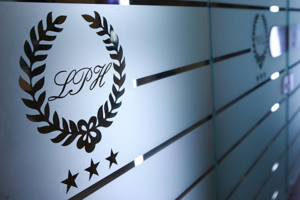 Certifikát, hodnocení, plakát nebo jiný dokument vystavený v ubytování Le Petit Hotel