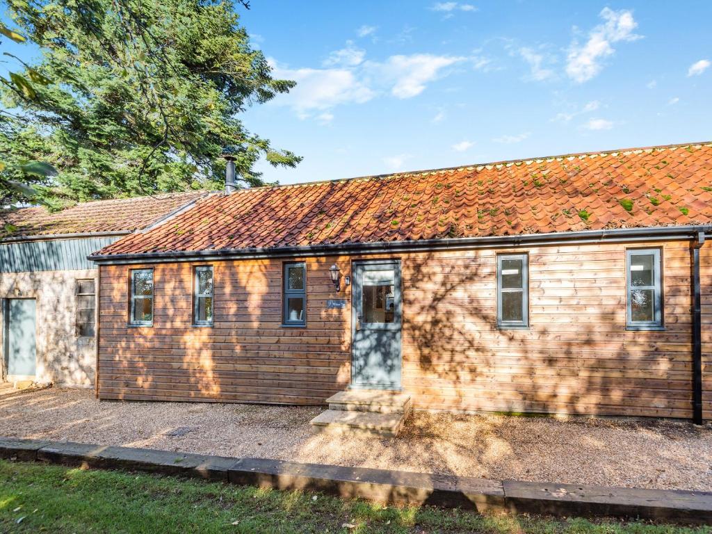 an old brick house with a red roof at Walnut Cottage - Ukc6632 in Pentney
