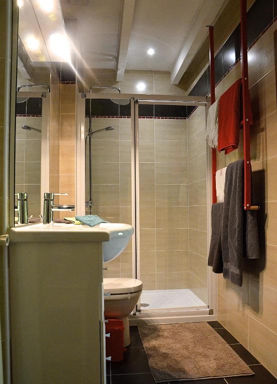 Le Vieux Noyer - Familiekamer Met Badkamer