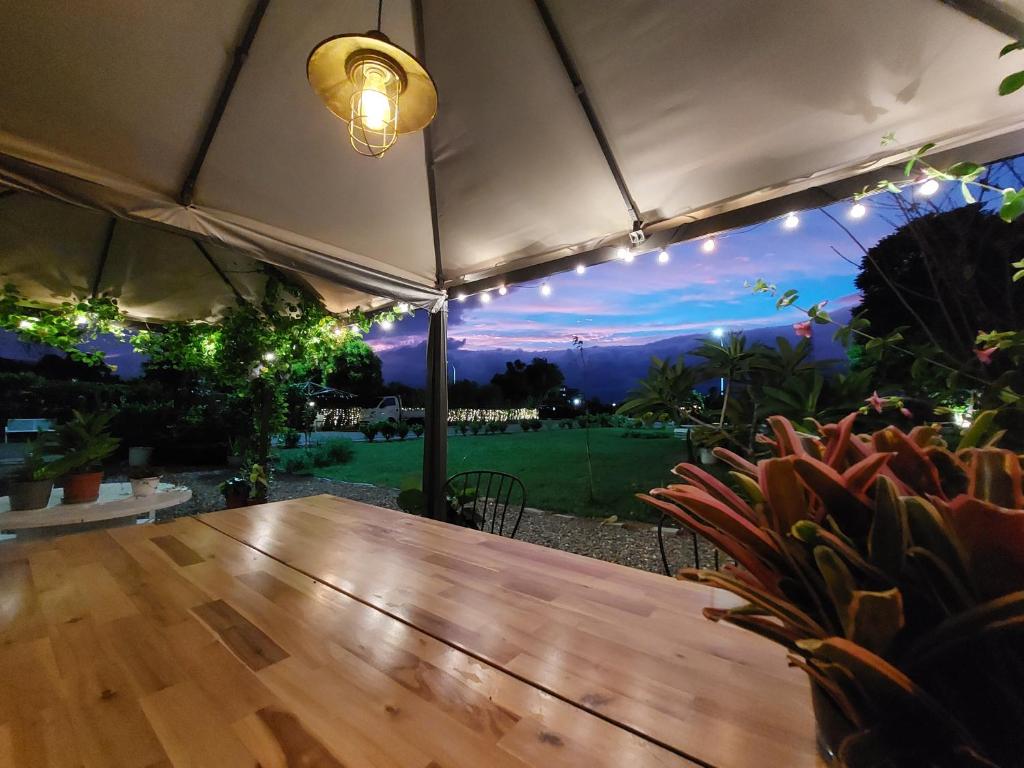 Κήπος έξω από το Xinhouse Homestay