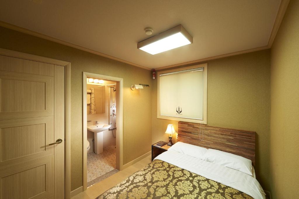 Noble Hotel - Economy Double Room
