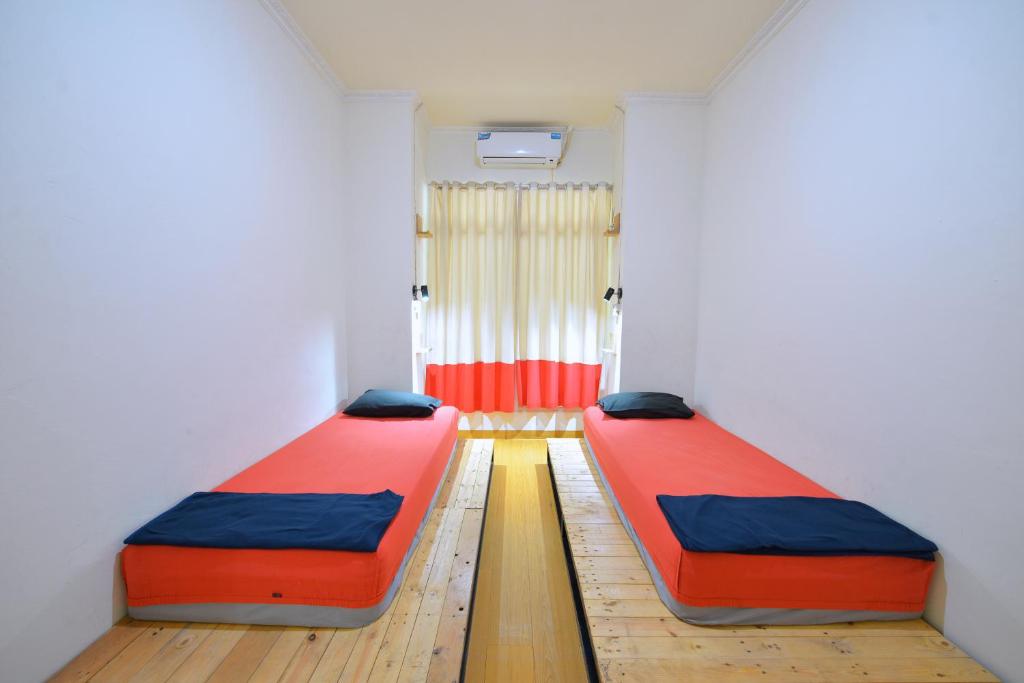 a room with two beds in a room at Bunk Bed and Breakfast in Yogyakarta