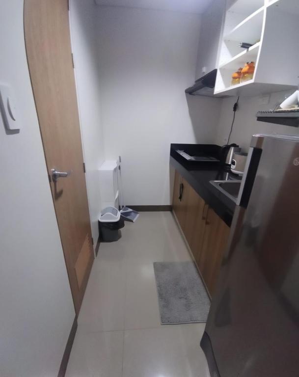 Kuchyň nebo kuchyňský kout v ubytování Bloom Residences Condo 2Br