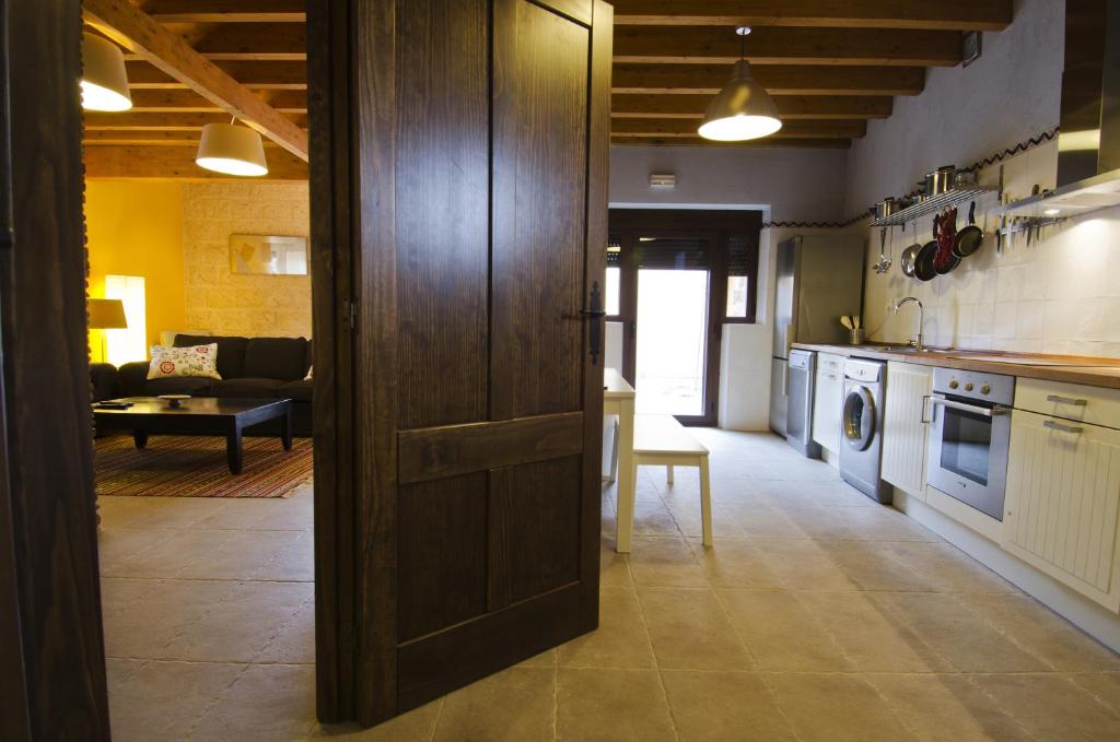 Una cocina o zona de cocina en La Casona de la Mesta
