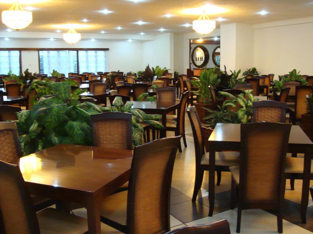Restoran või mõni muu söögikoht majutusasutuses Jinja Nile Resort