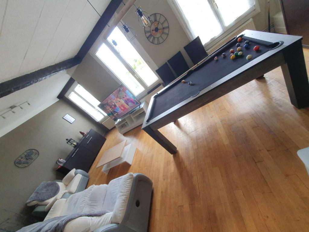 an overhead view of a living room with a pool table at Spacieux - LITERIE HAUT DE GAMME - Billard - Fléchette -TV 65" - Netflix - Amazon Prime- LIT KING SIZE - 4 chambres - Jeux enfants - Terrasse - Barbecue - Géré par Presta-Zen'Services- Chez Aline in Verdun