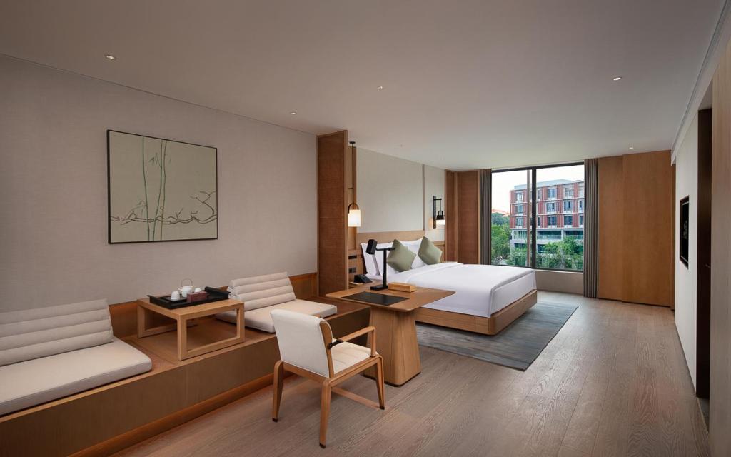 Grand WUJI Hotel, in The Unbound Collection by Hyattにあるベッド