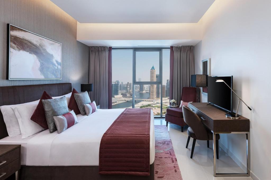 DAMAC Maison Aykon City Dubai客房内的一张或多张床位