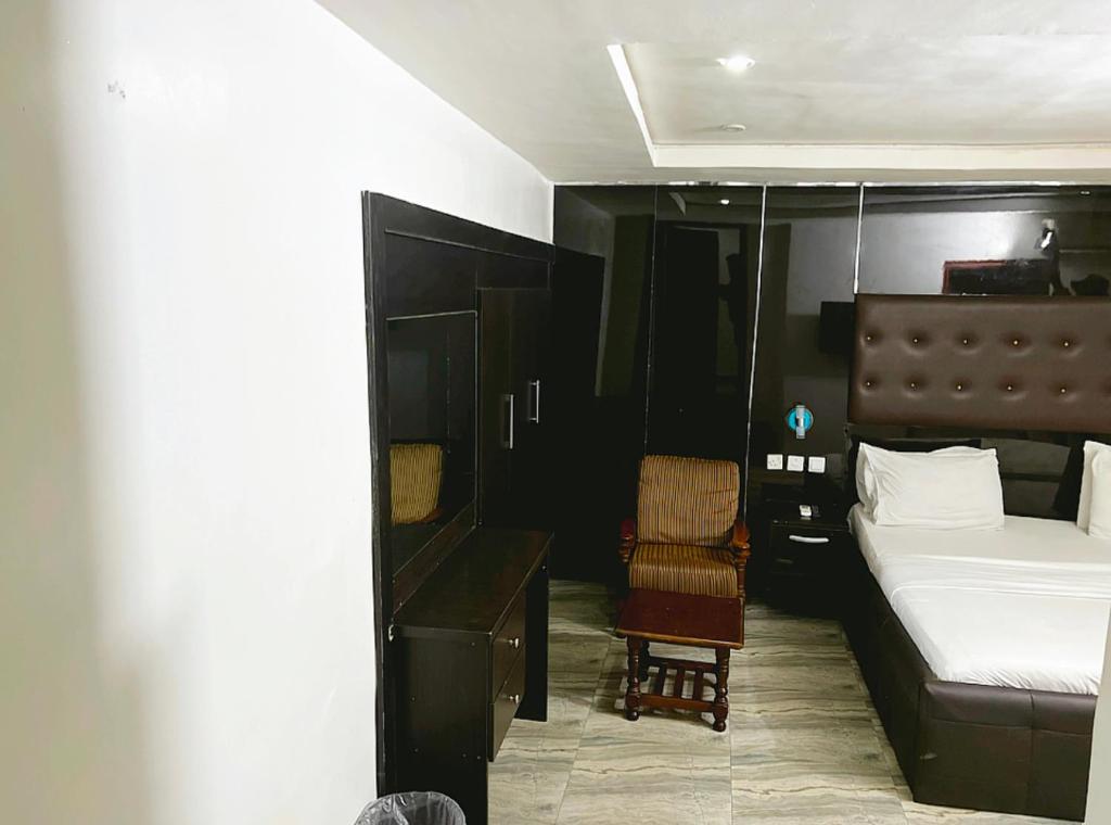 Postel nebo postele na pokoji v ubytování Grey Residence