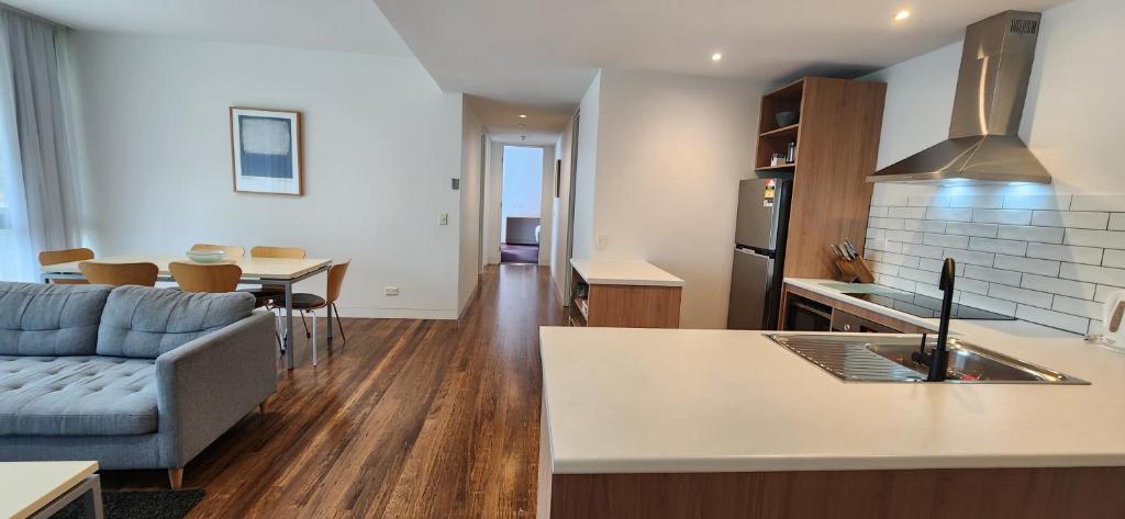 Kuchyň nebo kuchyňský kout v ubytování Phillip Island Apartments