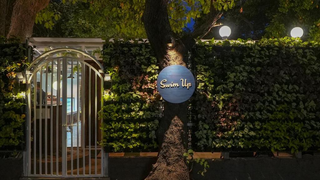 Zahrada ubytování Swimup - Suites with private pool , Vagator