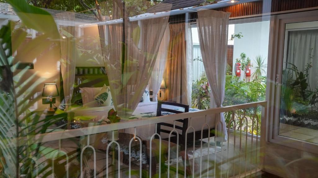 Zahrada ubytování Swimup - Suites with private pool , Vagator