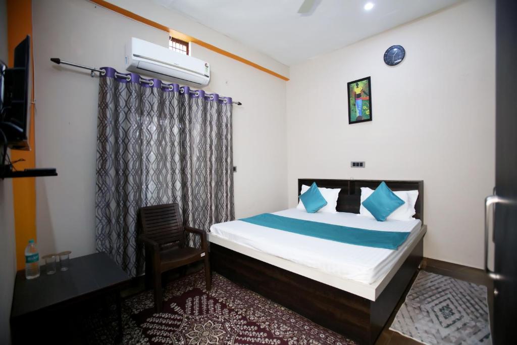Postel nebo postele na pokoji v ubytování Signature Inn Orchha