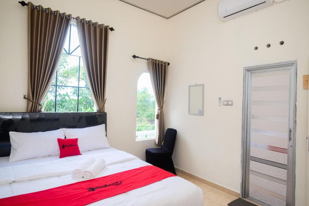 RedDoorz near Terminal Bus Purwokerto - Chambre Double De Luxe