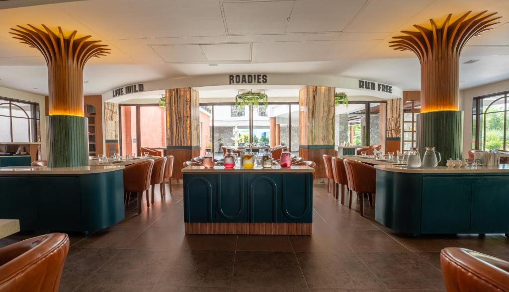 Restaurace v ubytování Roadies Rostel - Best Adventure Resort in Ahmedabad