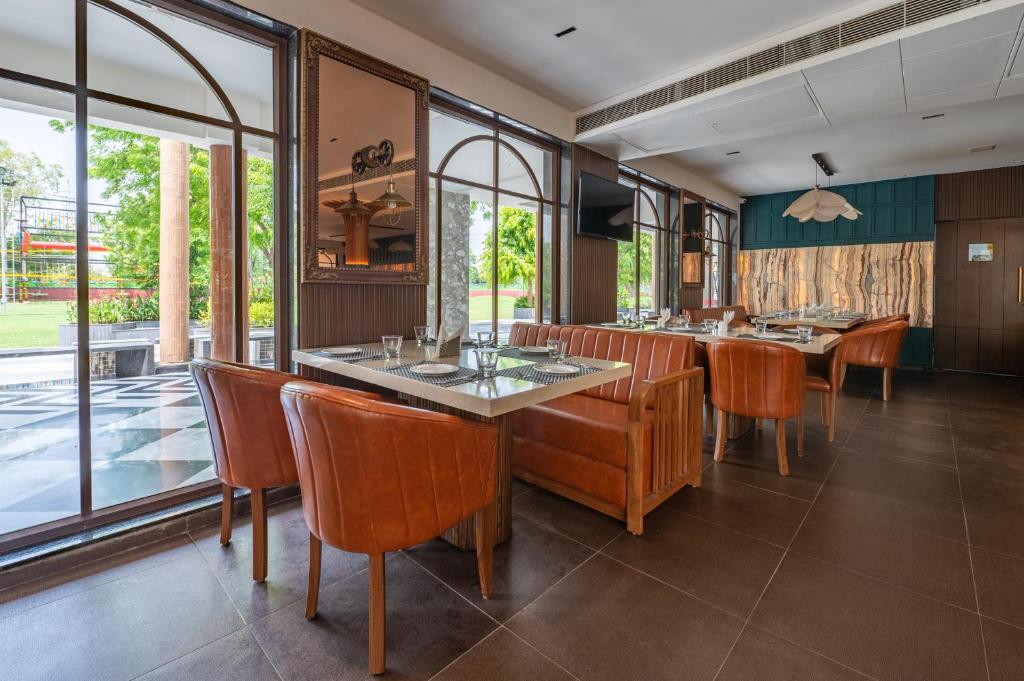 Restaurace v ubytování Roadies Rostel - Best Adventure Resort in Ahmedabad