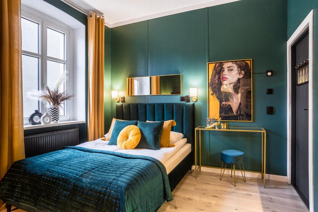 Ліжко або ліжка в номері Beautiful Studios Słowackiego by Noclegi Renters