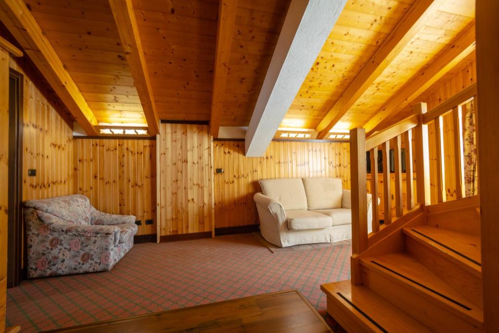 Posezení v ubytování Hotel Bouton D'Or - Cogne