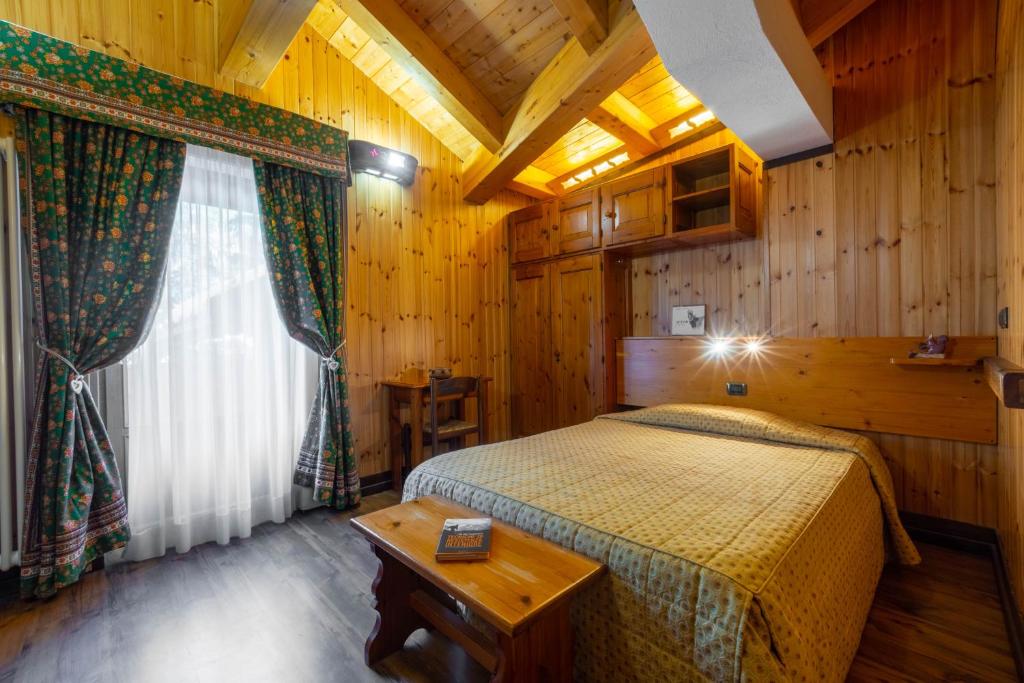 Postel nebo postele na pokoji v ubytování Hotel Bouton D'Or - Cogne