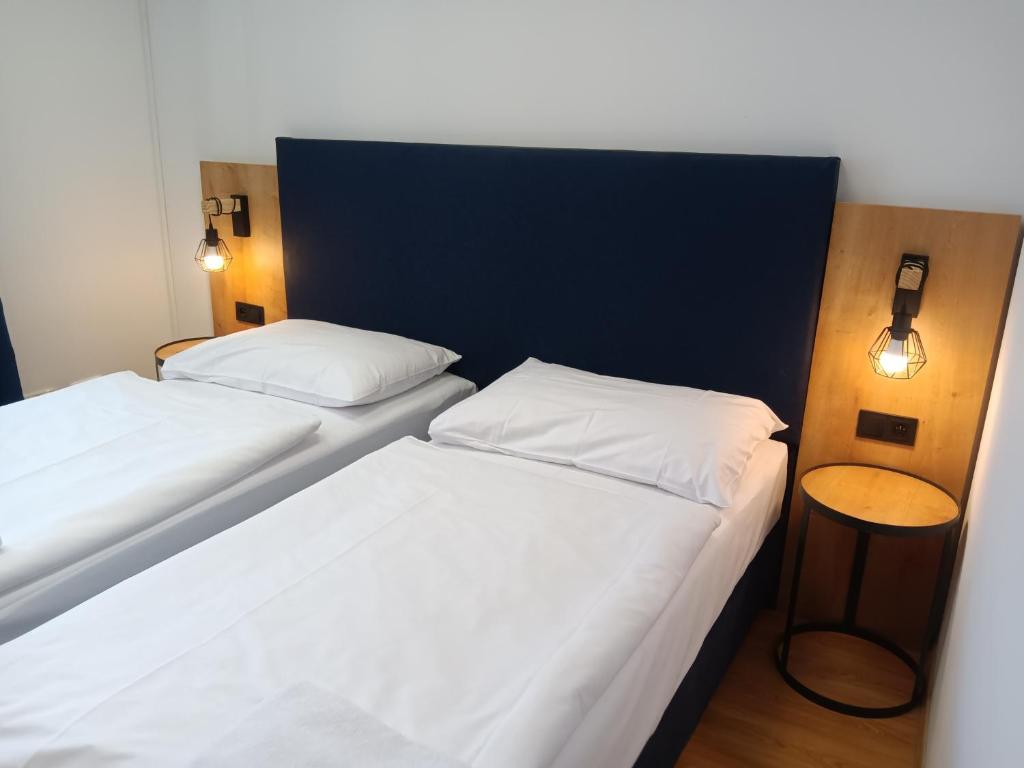 Powder Tower Suites - Resim 35