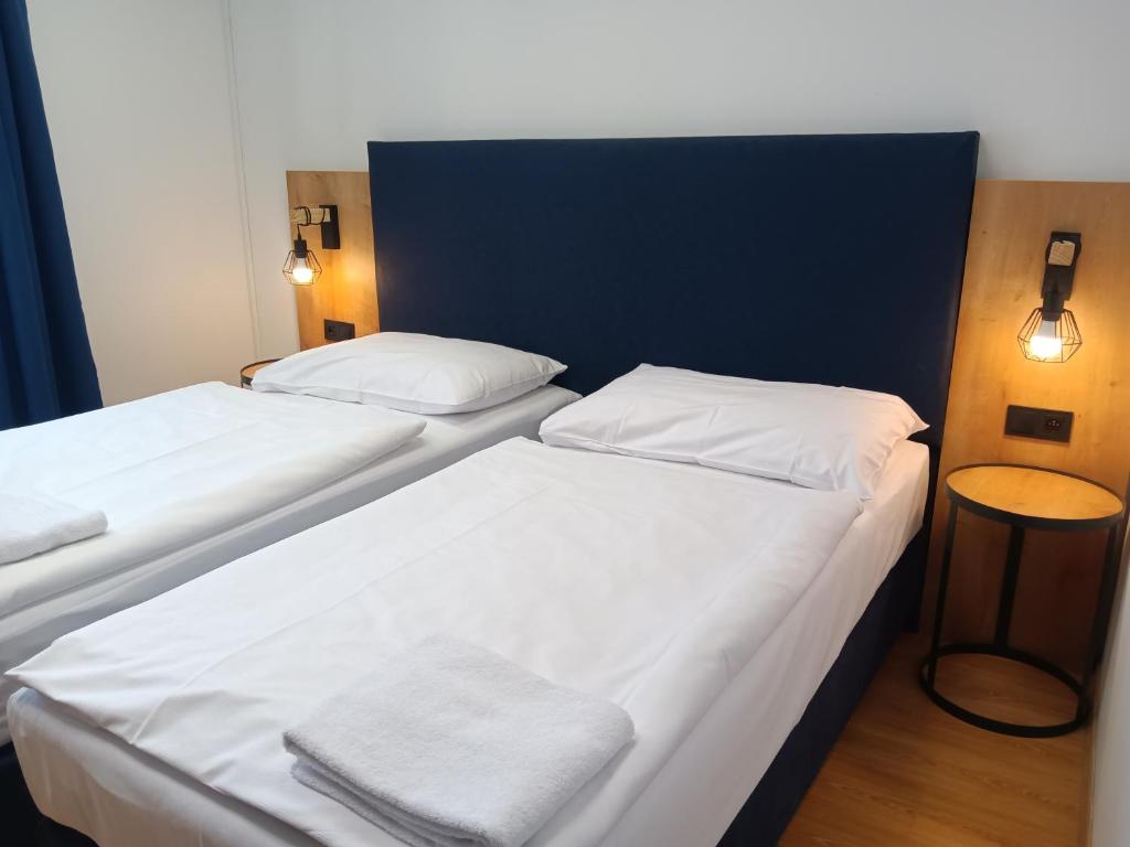 Powder Tower Suites - Resim 40