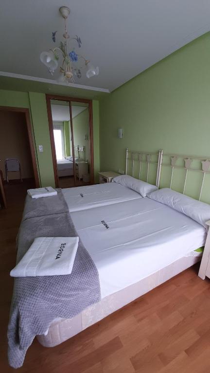 Posteľ alebo postele v izbe v ubytovaní Chalet Aia -Naturaleza y seguridad, entorno rural a 29 km de San Sebastian