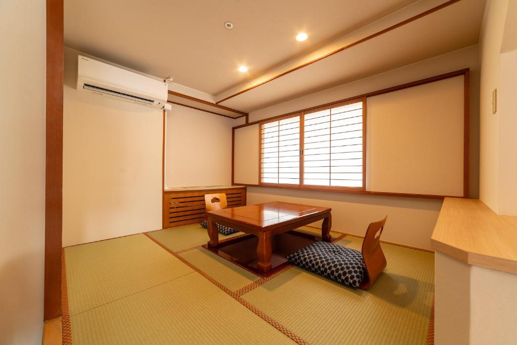 Posezení v ubytování Ooedo Onsen Monogatari Premium Kinosaki
