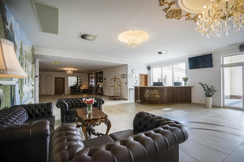 Televiisor ja/või meelelahutuskeskus majutusasutuses Hotel Kiston