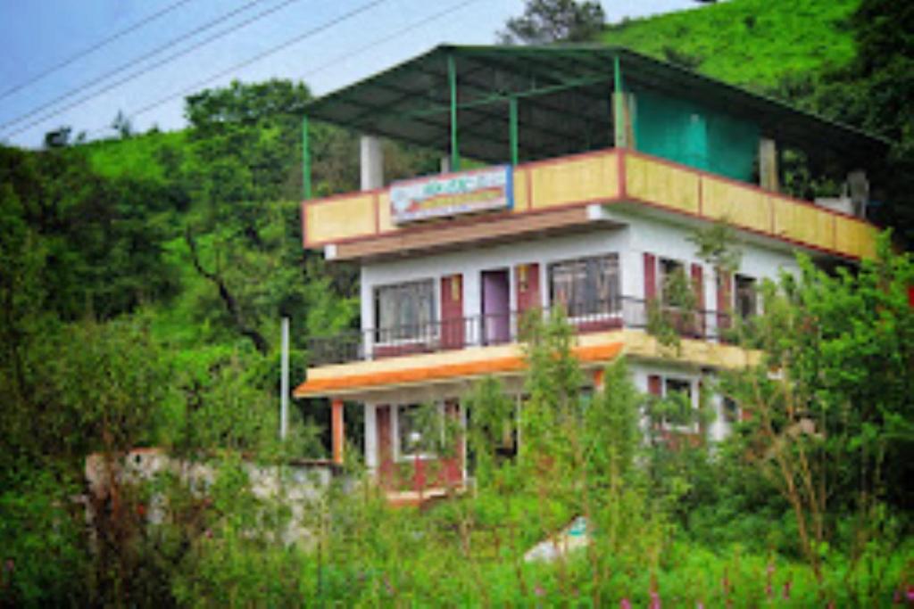 Hotel Green Valley,Sarkhal - Housity