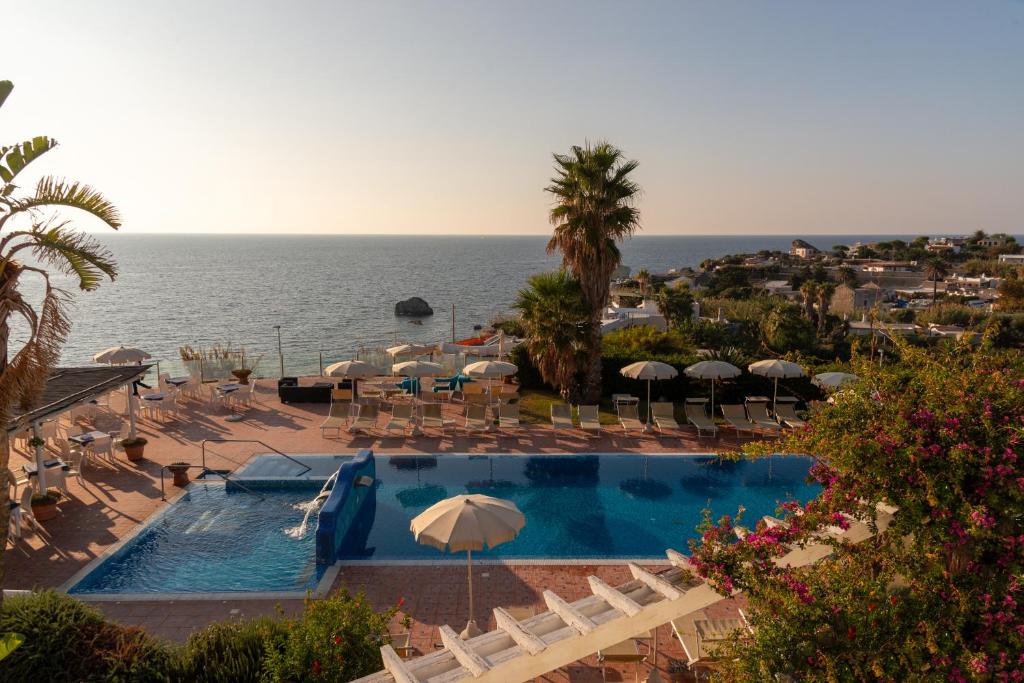 Bazén v ubytování Hotel Albatros nebo v jeho okolí