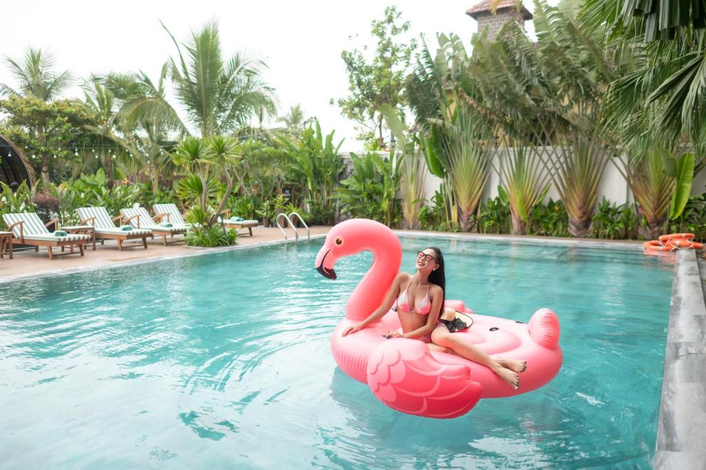 Bazén v ubytování Shining Riverside Hoi An Boutique & Spa nebo v jeho okolí