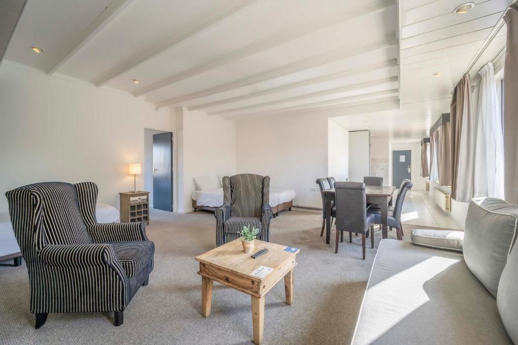 Posezení v ubytování Fletcher Hotel-Restaurant Waalwijk