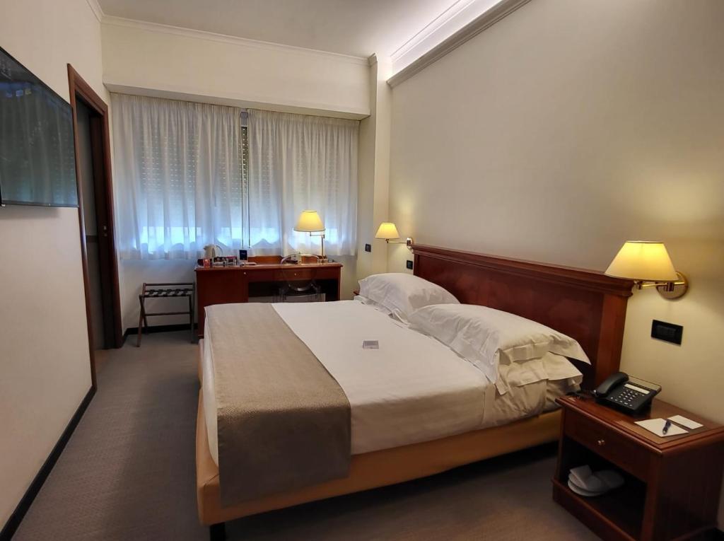 Postel nebo postele na pokoji v ubytování Hotel Plaza
