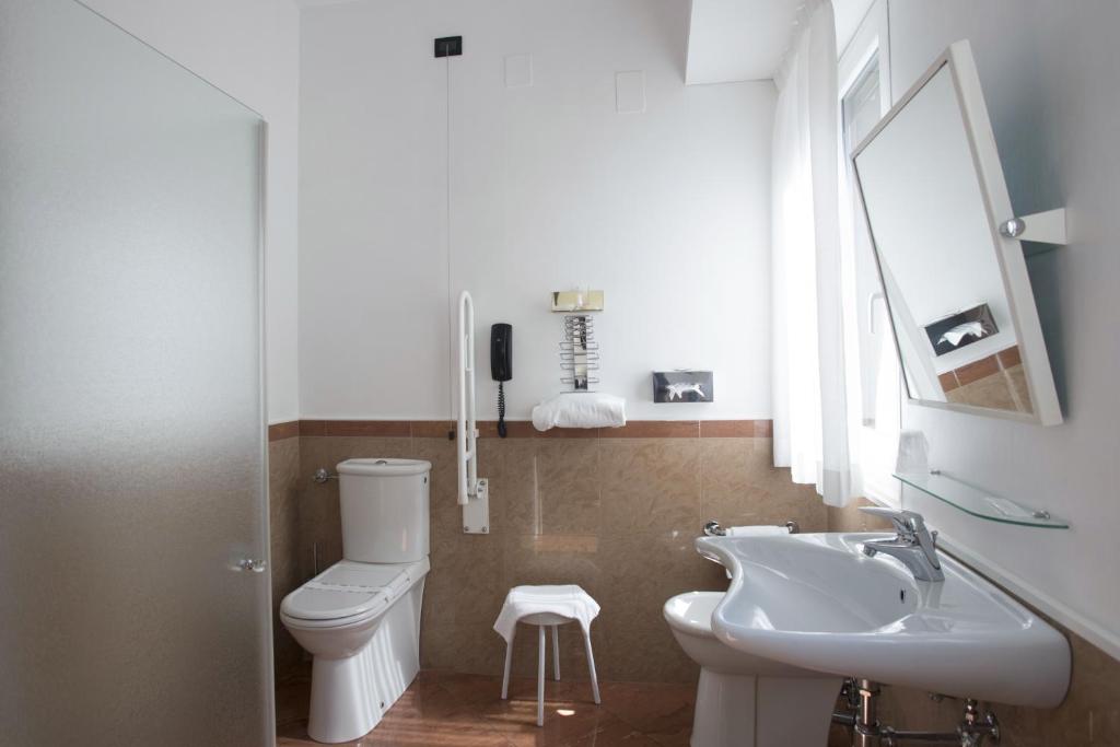 Koupelna v ubytování Hotel Plaza