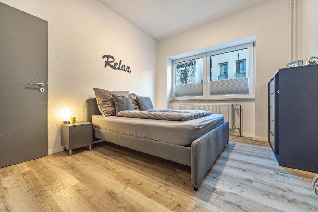 Ένα ή περισσότερα κρεβάτια σε δωμάτιο στο Sanierter Wohntraum in Linden