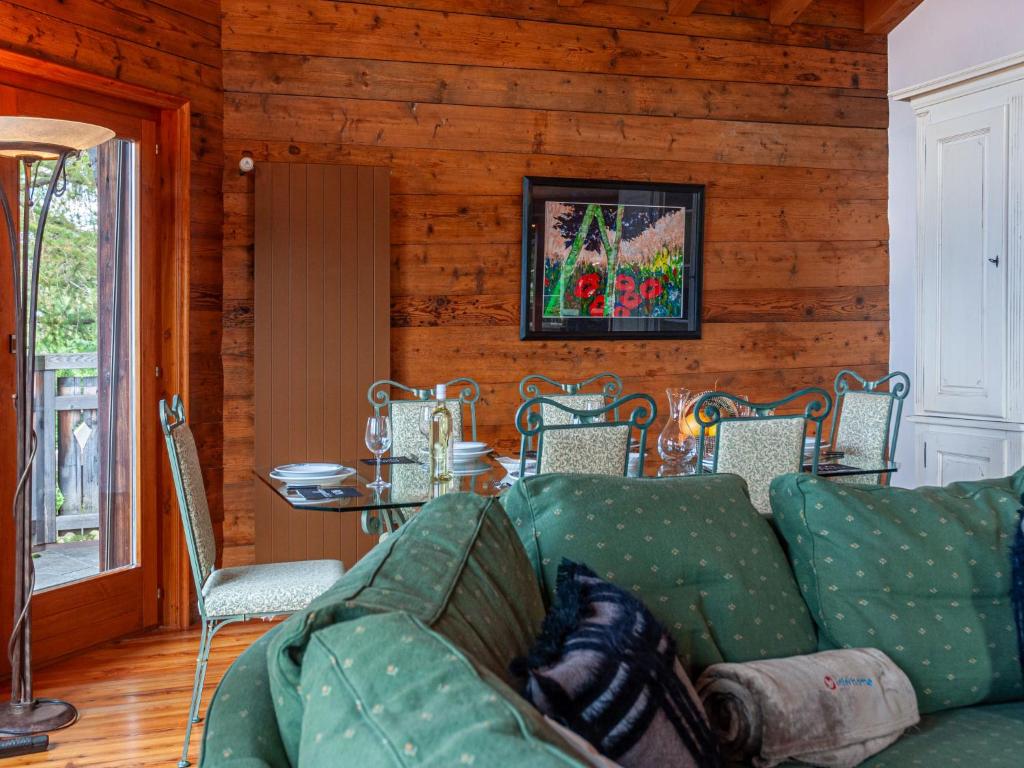 Posezení v ubytování Chalet Belle Vue by Interhome