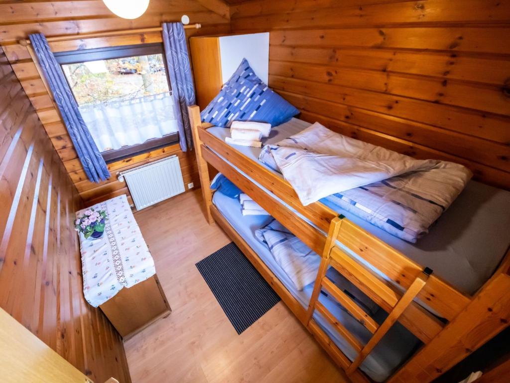 Postel nebo postele na pokoji v ubytování Chalet Haus 57 Wald Eck by Interhome