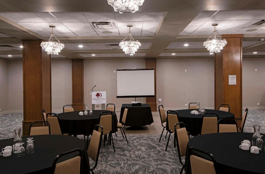 The business area and/or conference room at DoubleTree by Hilton - Kamloops