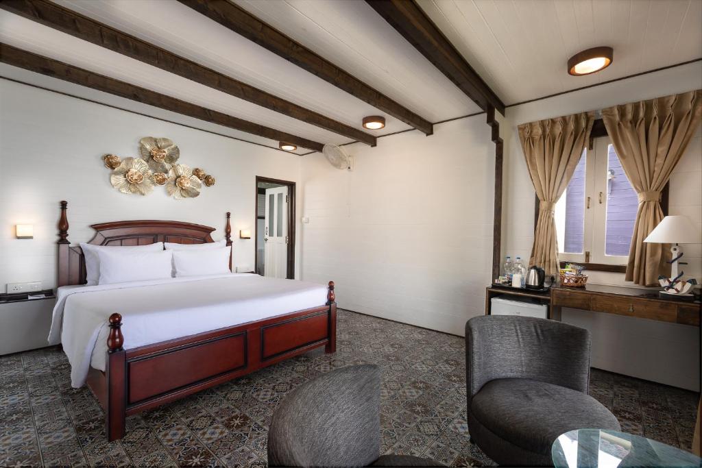 The Ark Comforts - Superior Grand Sea-View Chalet With Jacuzzi Room