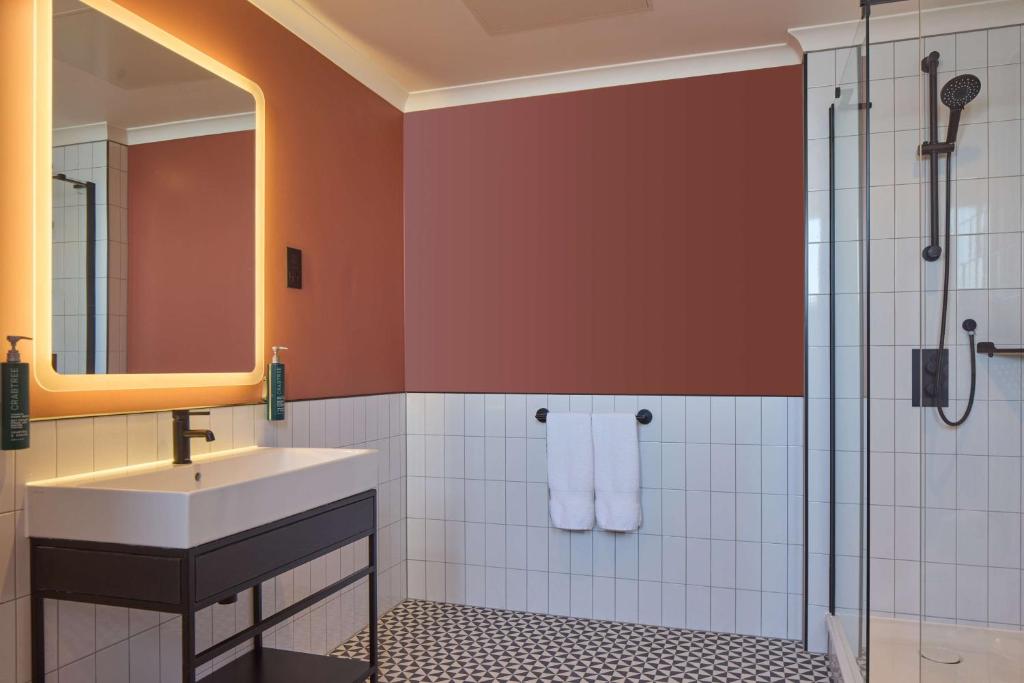 DoubleTree By Hilton Brighton Metropole - 连接皇后家庭房间