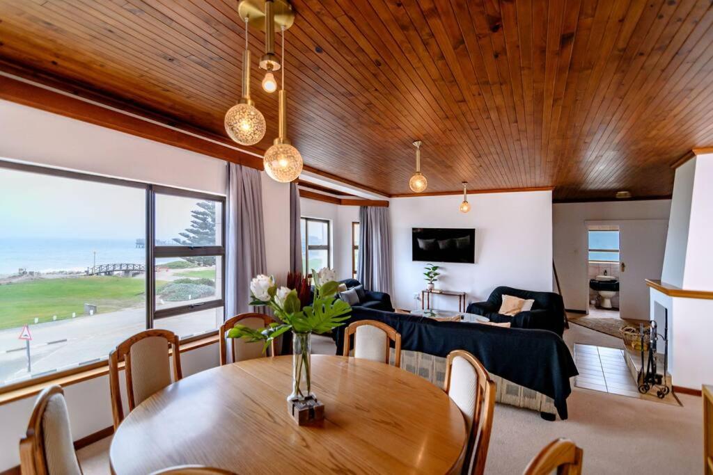 een woonkamer met een tafel en een bank bij Ocean Wave No.1 Self Catering in Swakopmund