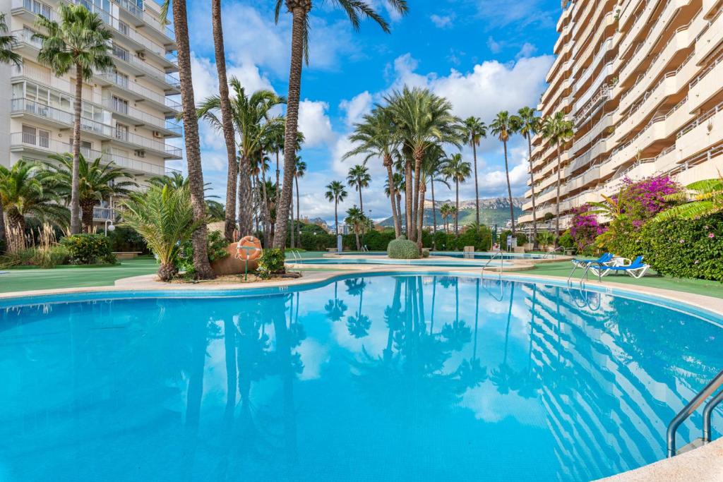 Bazén v ubytovaní Apartment Turmalina Front - Plusholidays alebo v jeho blízkosti