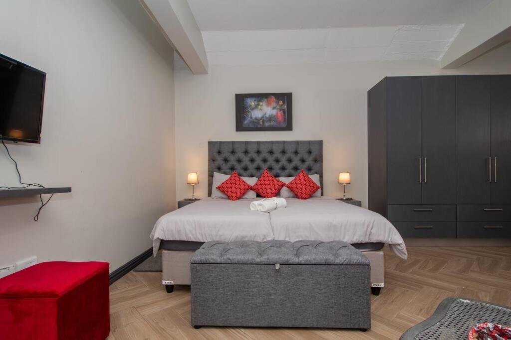 B1 Sussex Mews Woodstock, Cape Town (updated prices 2024)