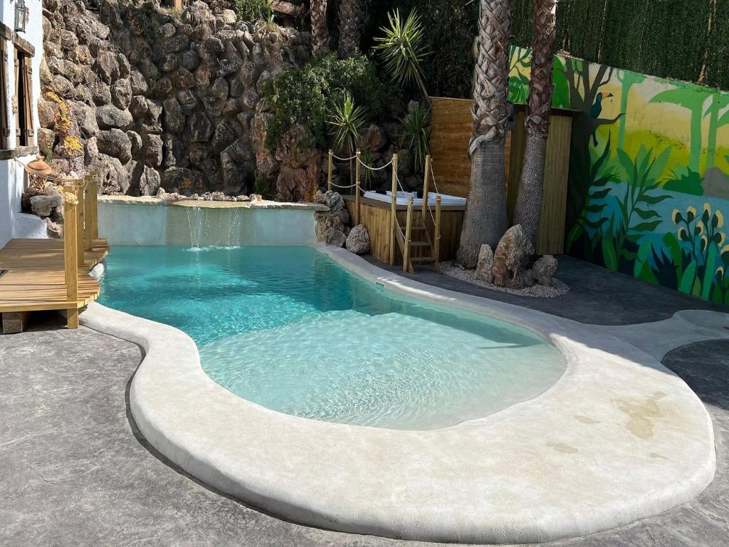 Bazén v ubytování Holiday Home La Cascada by Interhome nebo v jeho okolí