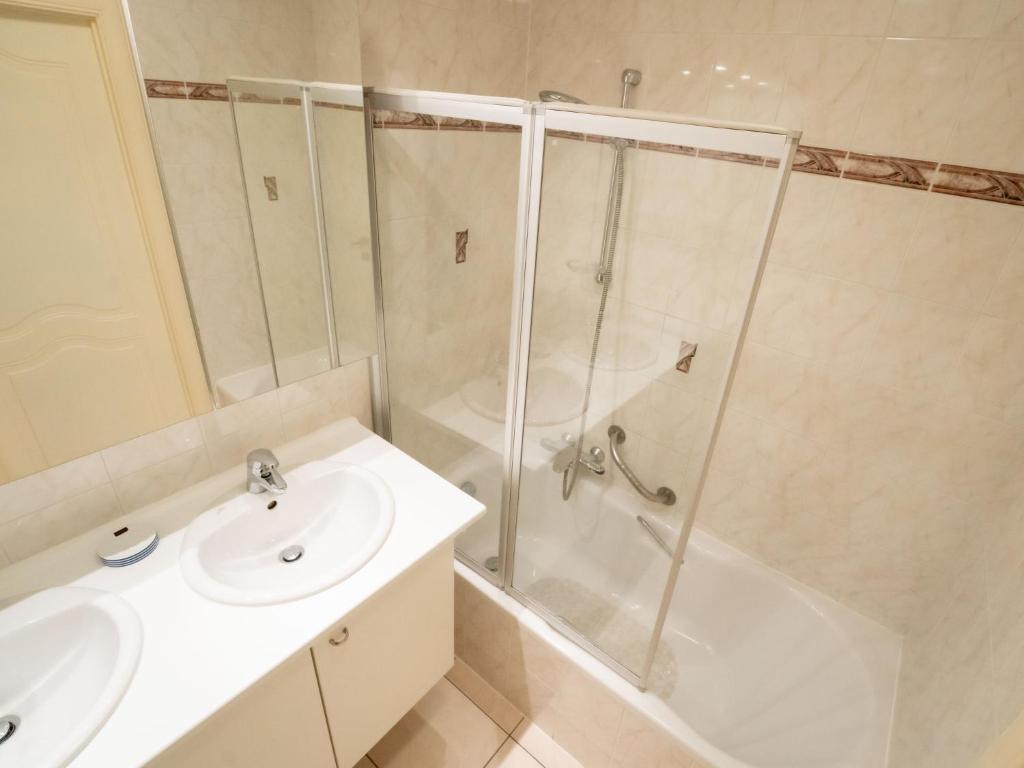 Koupelna v ubytování Apartment Breduynia by Interhome
