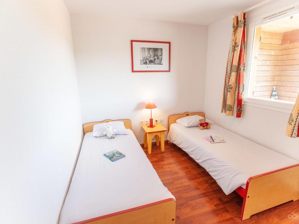 Een bed of bedden in een kamer bij Apartment Les Hameaux de La Chalosse-1 by Interhome